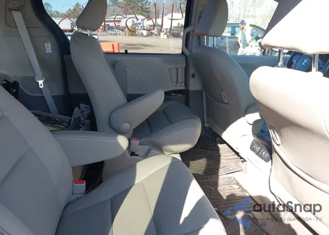 2018 Toyota Sienna Xle from USA, damaged, VIN 5TDDZ3DC6JS206368